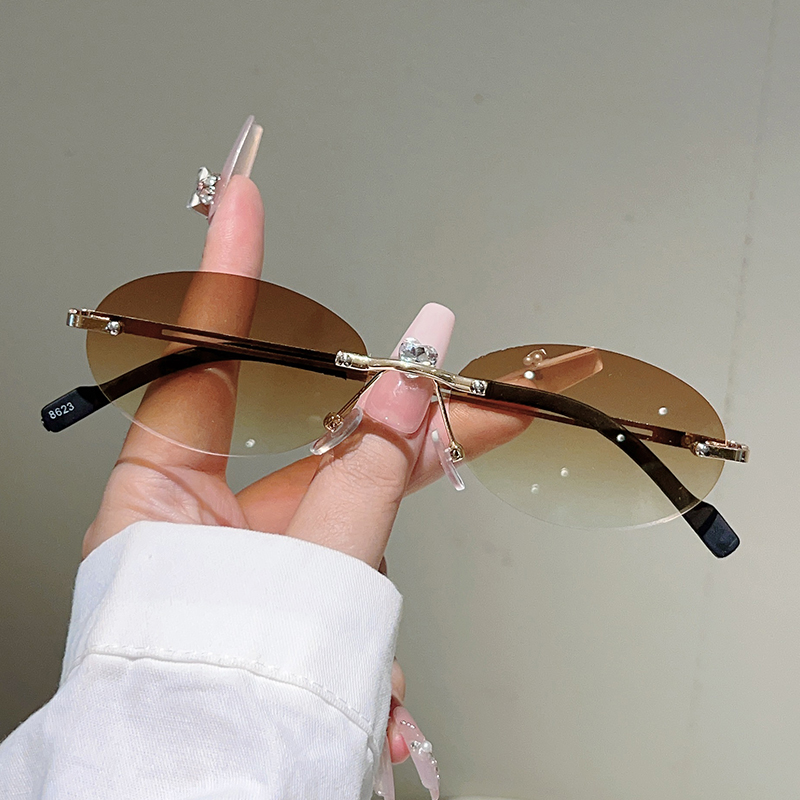Okulary przeciwsłoneczne bez o – Designer Sunglasses recenzja i cena