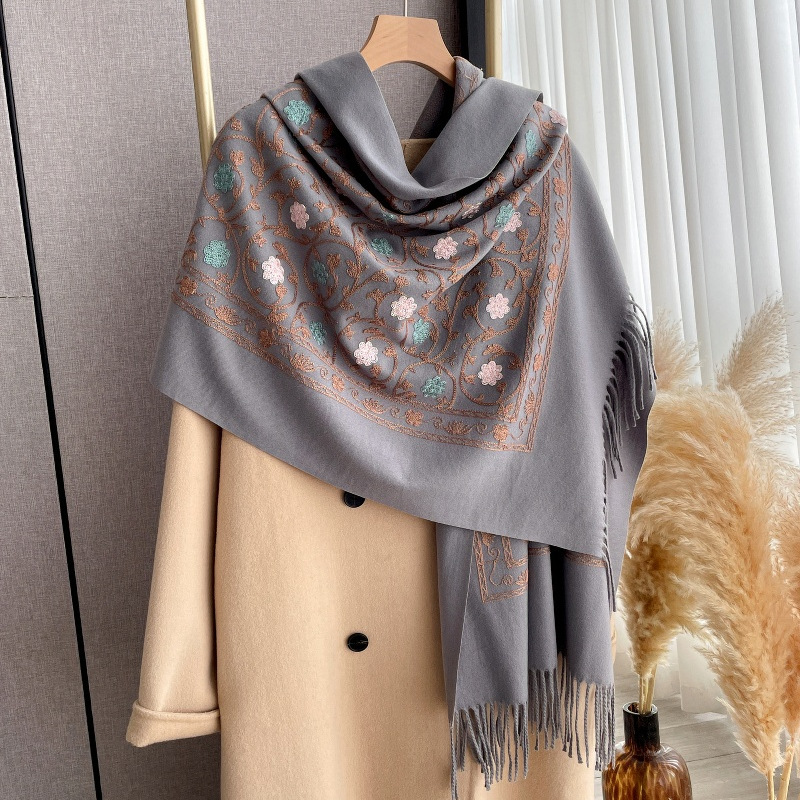 Nowy kaszmirowy szal z haftem  – Cashmere Scarf recenzja i cena